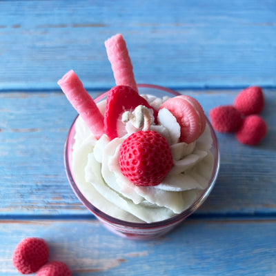 Strawberry Milkshake Scented Candle 🍓 ~ 🌱 Refillable 🌱
